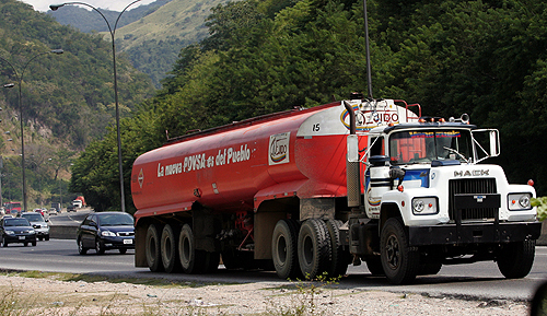 120 mil litros de petróleo serían derramados en Arica por camiones bolivianos