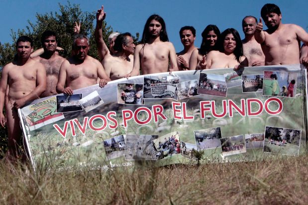 Ambientalistas se manifiestan desnudándose en Quilpué