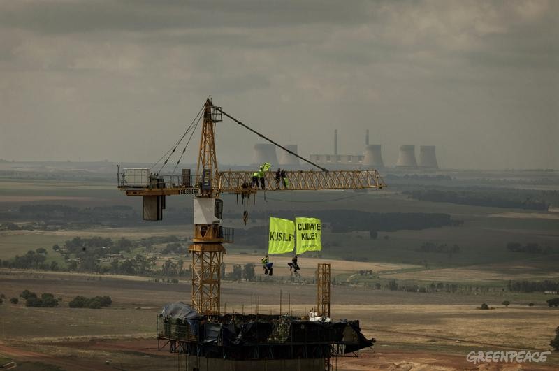 Sudáfrica: Activistas de Greenpeace protestan contra central de carbón