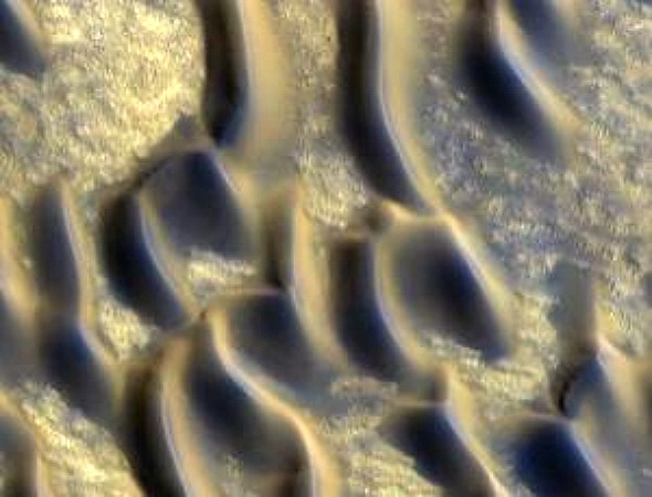 Descubren cristales en zonas oscuras de la superficie de Marte