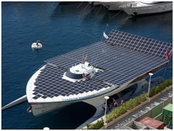 Barco solar más grande finalizó su viaje alrededor del mundo