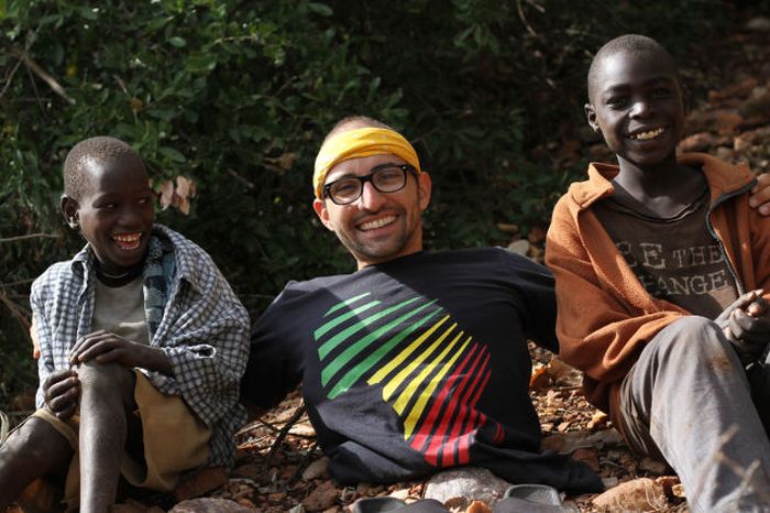 Atleta sin piernas escaló el Kilimanjaro y recaudó medio millón de dólares para combatir sequía en Kenya