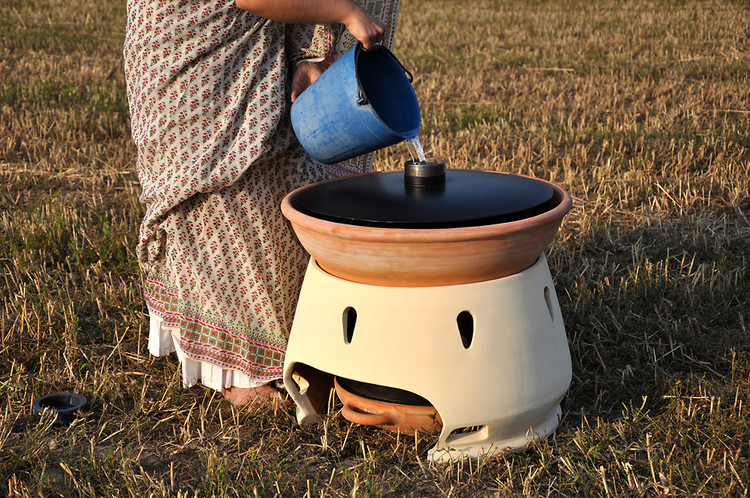 Diseñador italiano crea un horno solar para hacer agua potable